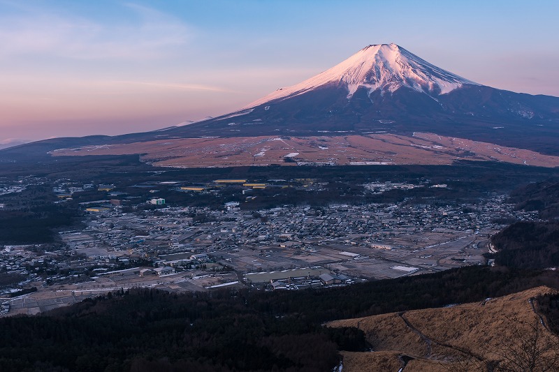 夜明けの富士山　高座山から