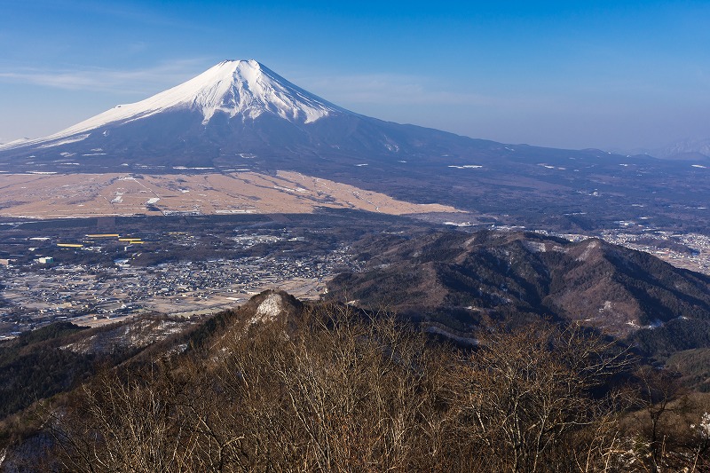 杓子山からの富士山と忍野村