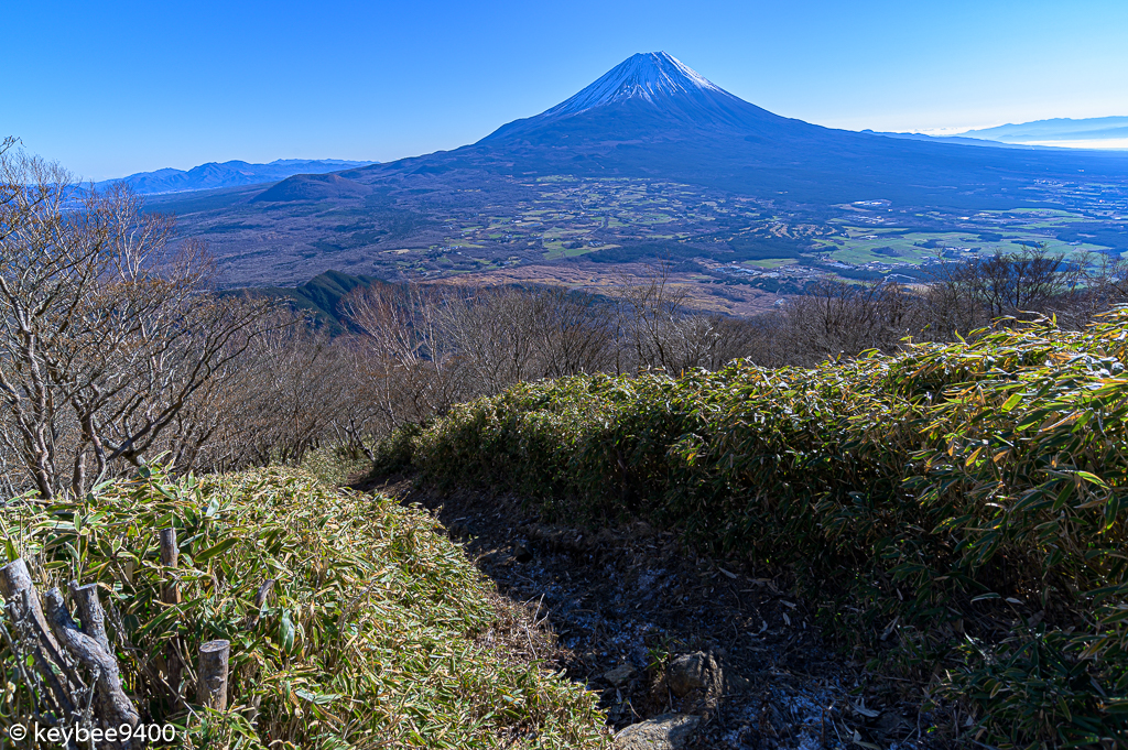 天方家山頂下から見える富士山